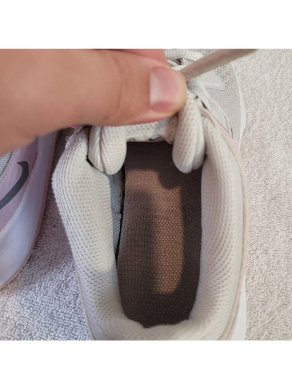 Nike MC Trainer Shoes Womens 9.5 White Pink Athletic Training Running Sneakers - Picture 6 of 10